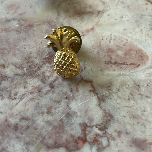 EUC~Vintage Lot Of 9 Various Sizes & Styles Of Gold Plated Beooches - Picture 6 of 11